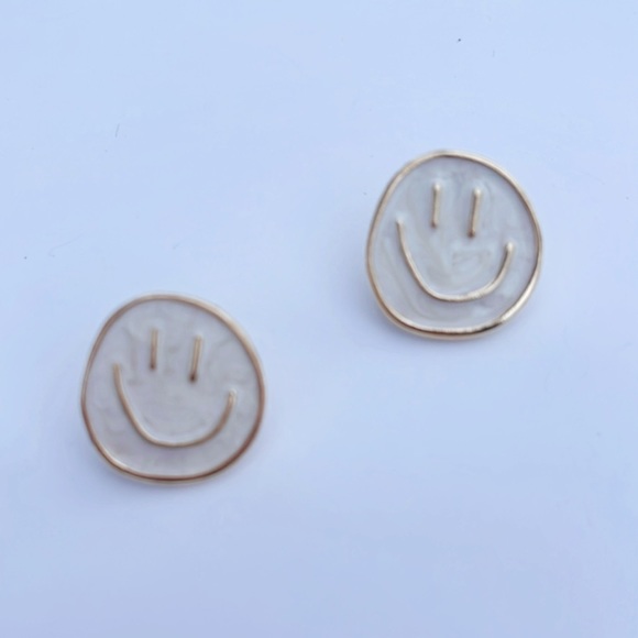 Smiley face stud earrings A24 - Picture 2 of 4